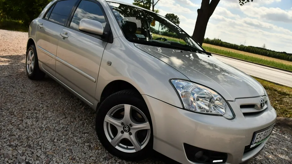 TOYOTA Corolla -