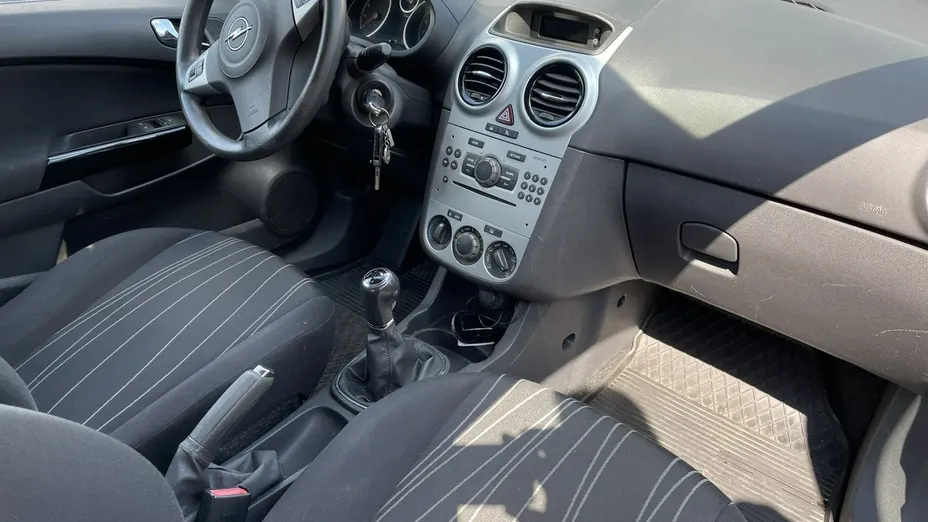 OPEL Corsa -