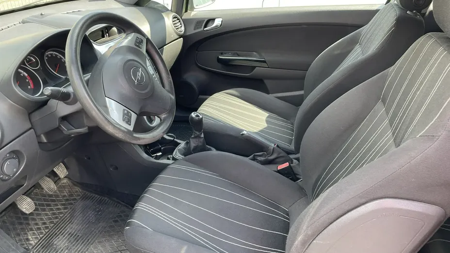 OPEL Corsa -