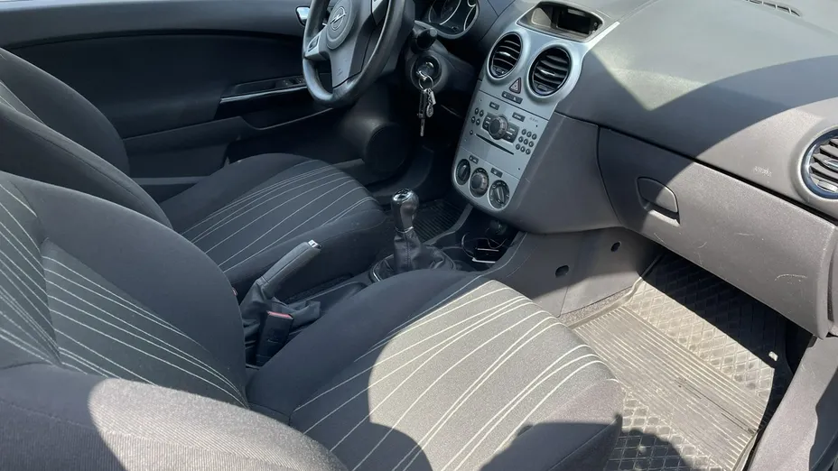 OPEL Corsa -