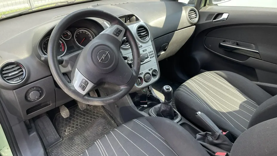 OPEL Corsa -