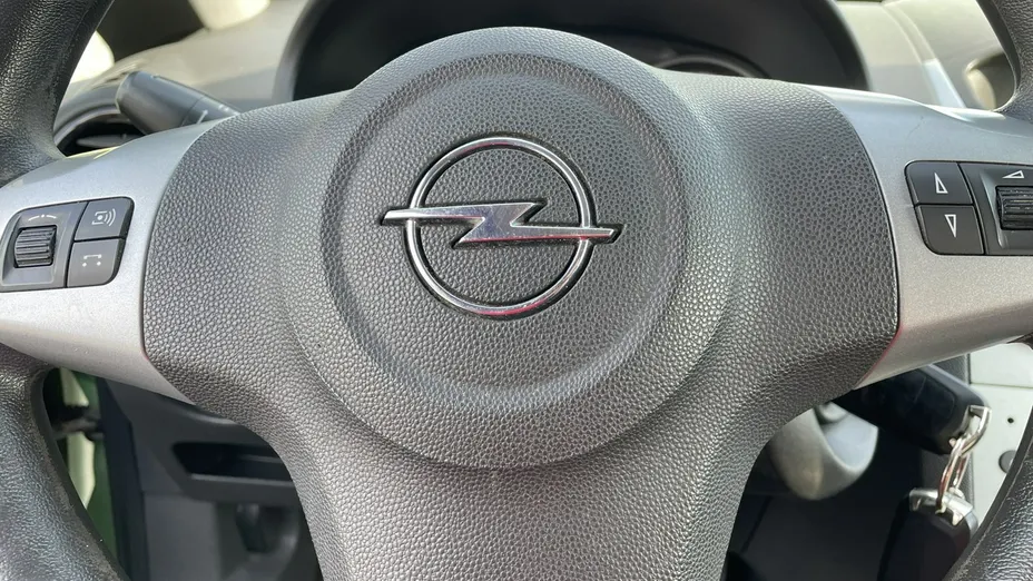 OPEL Corsa -