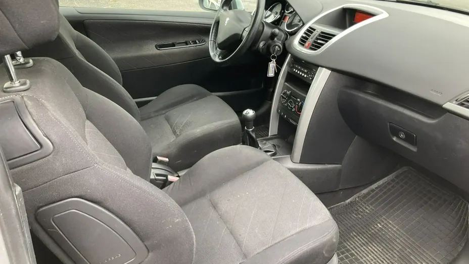 PEUGEOT 207 -
