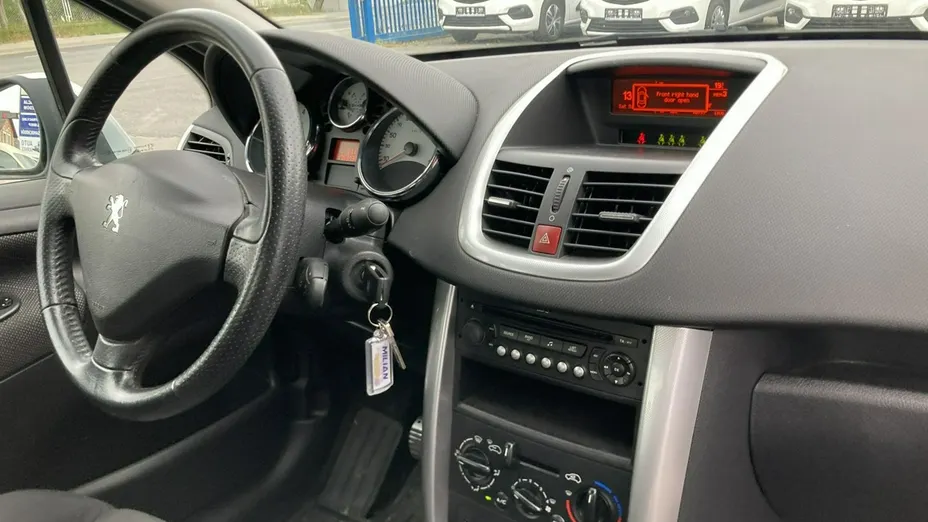 PEUGEOT 207 -