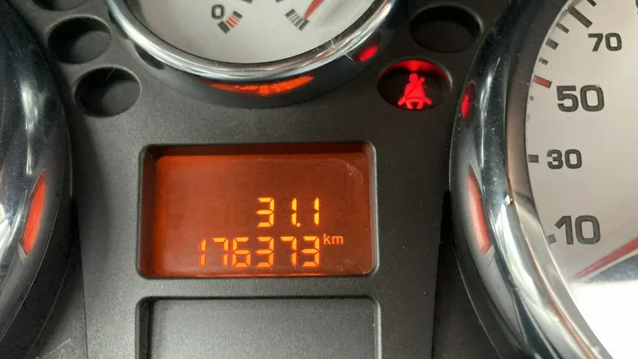 PEUGEOT 207 -
