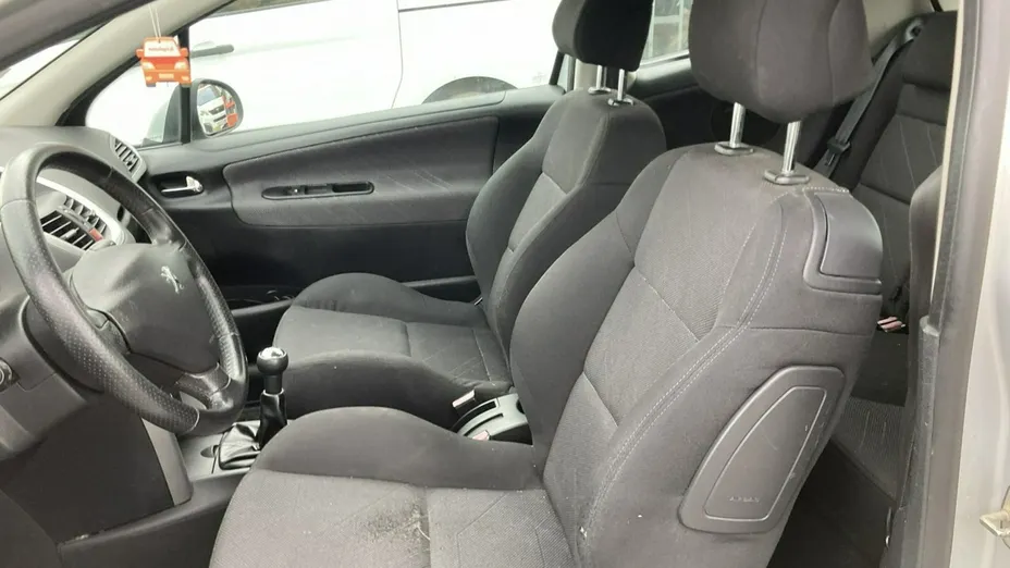 PEUGEOT 207 -