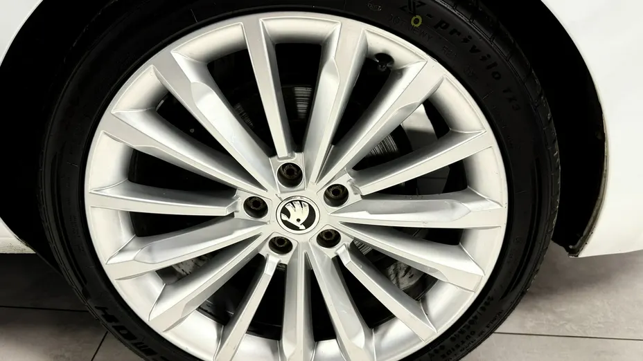 SKODA Superb -