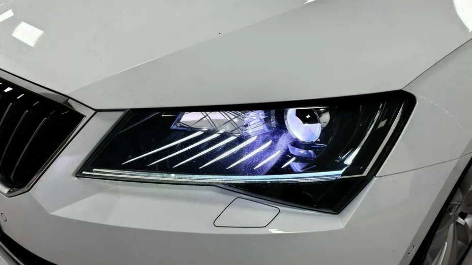 SKODA Superb -