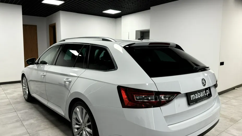 SKODA Superb -