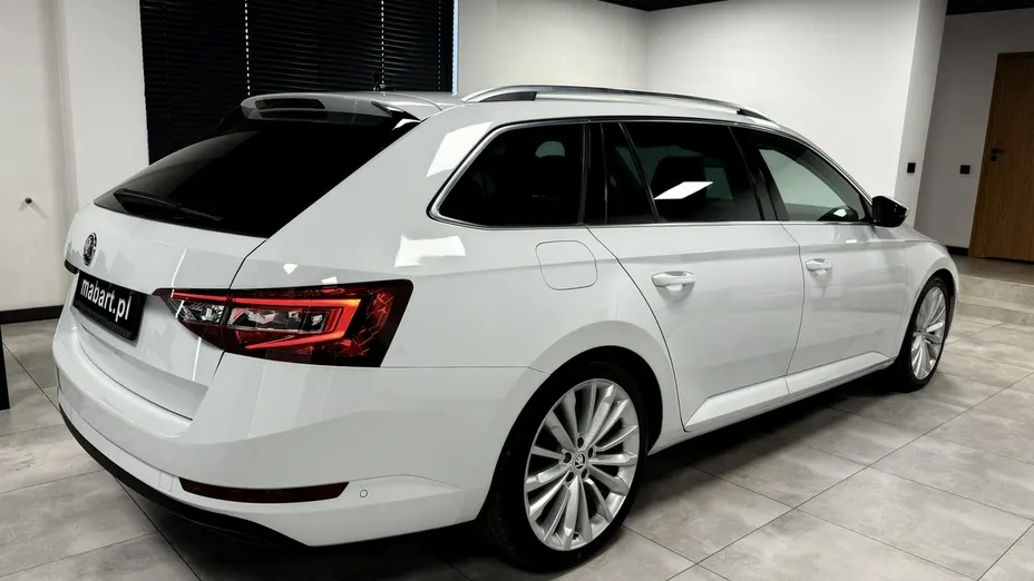 SKODA Superb -