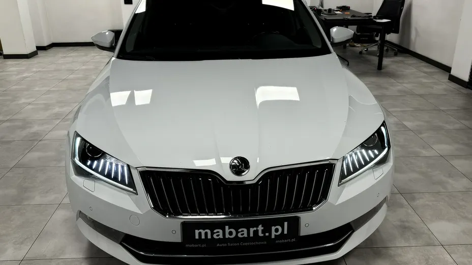 SKODA Superb -