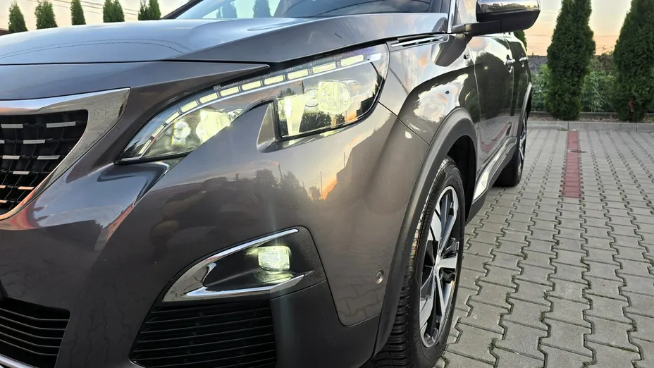 PEUGEOT 3008 -