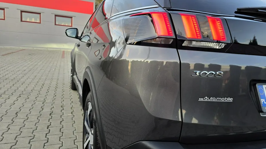 PEUGEOT 3008 -
