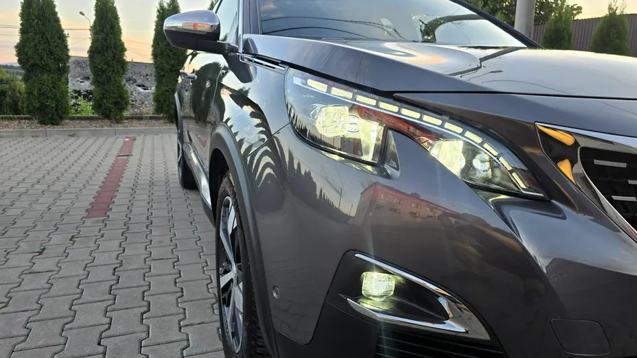PEUGEOT 3008 -
