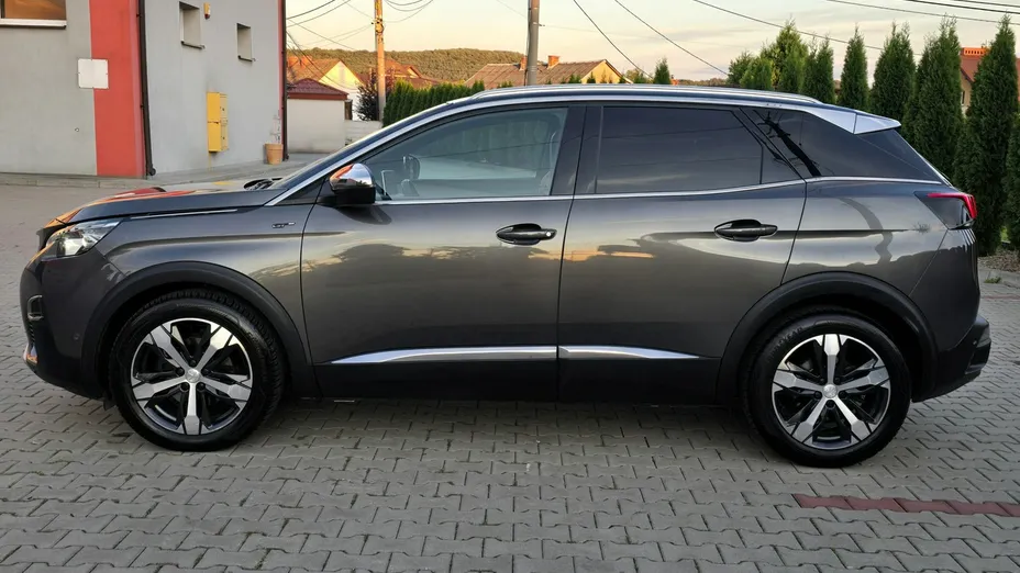 PEUGEOT 3008 -