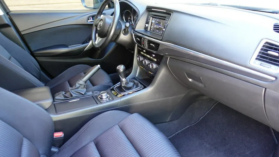 MAZDA 6 -