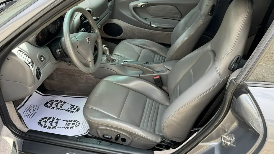 PORSCHE 911 -