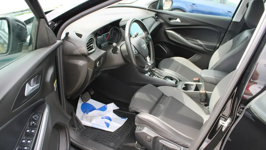 OPEL Grandland X -