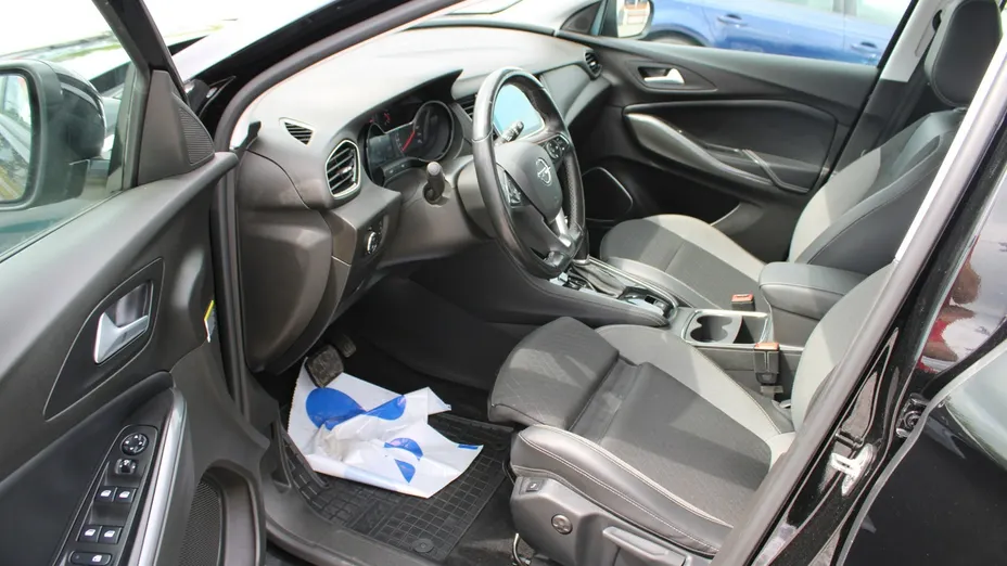 OPEL Grandland X -