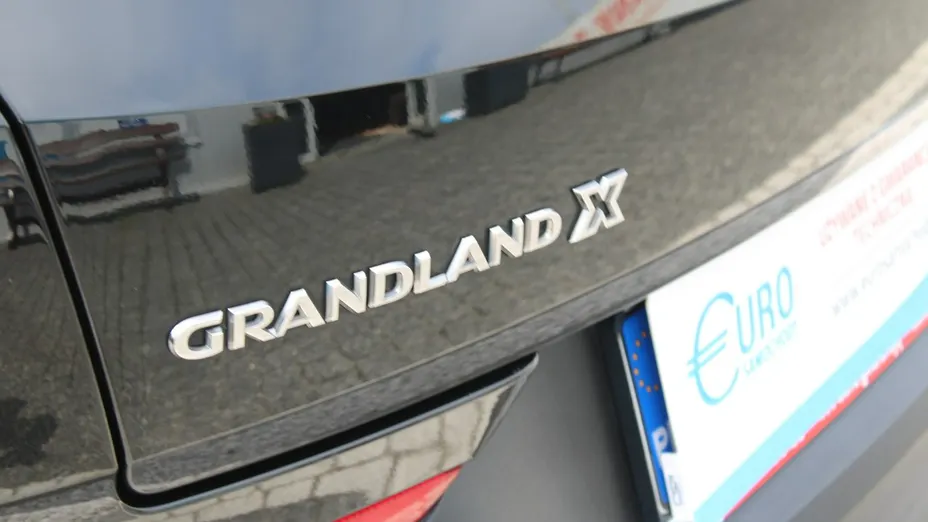 OPEL Grandland X -
