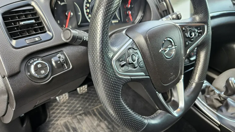 OPEL Insignia -