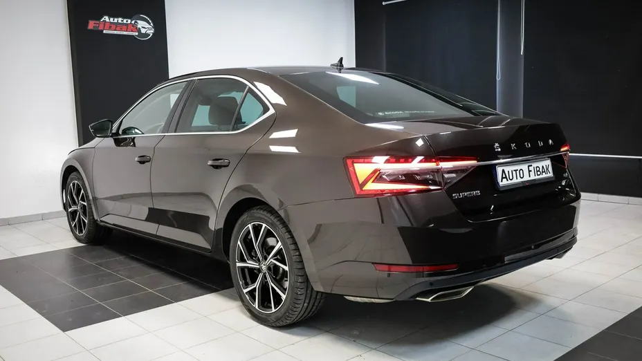 SKODA Superb -