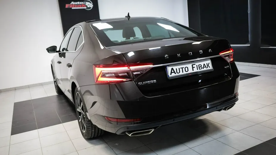 SKODA Superb -