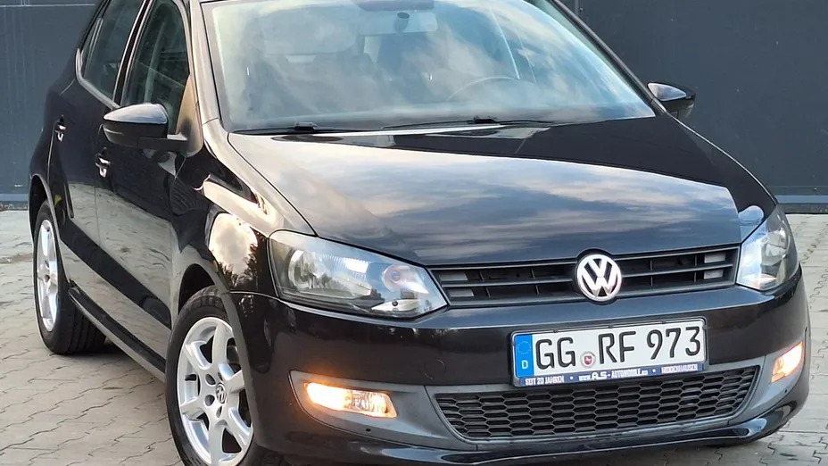 VOLKSWAGEN Polo -