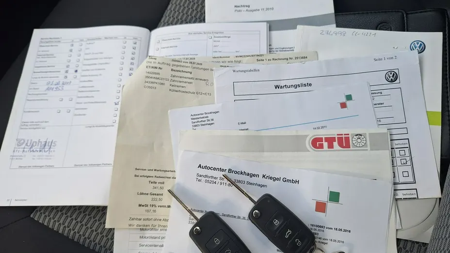 VOLKSWAGEN Polo -