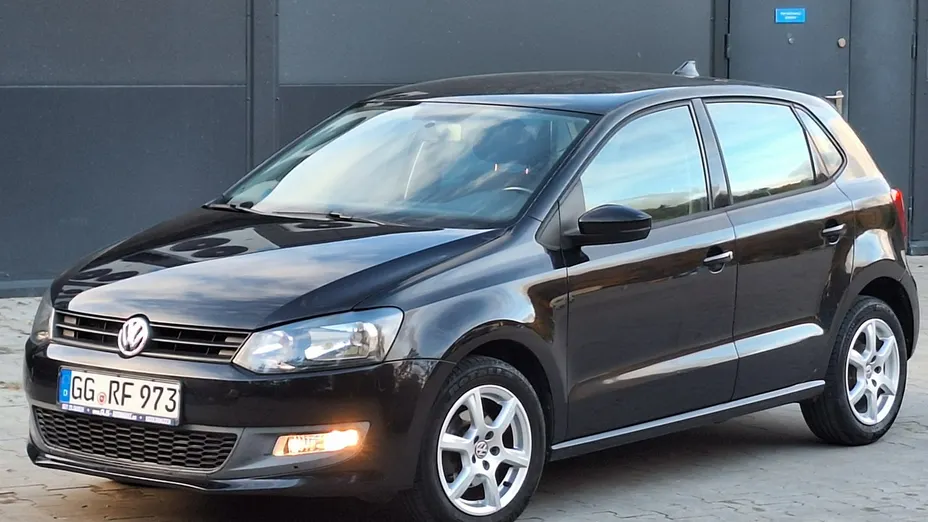 VOLKSWAGEN Polo -