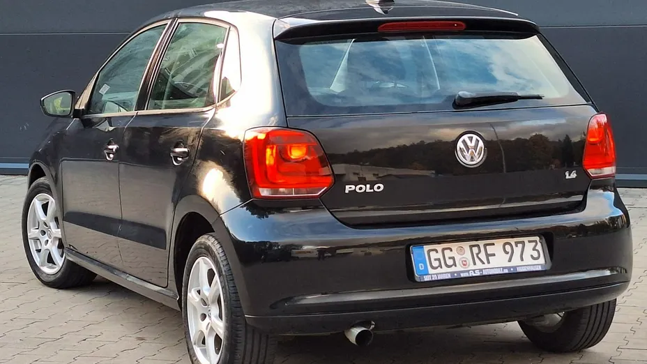 VOLKSWAGEN Polo -