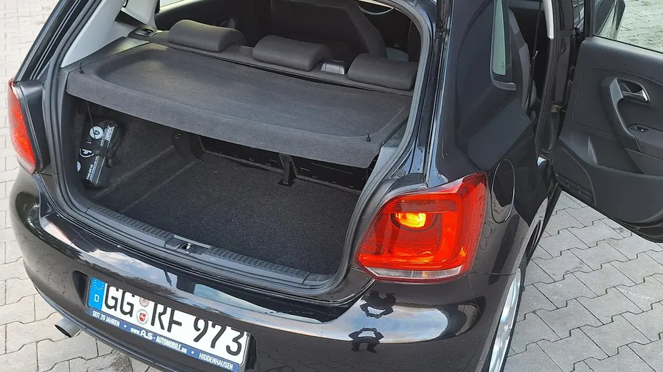 VOLKSWAGEN Polo -