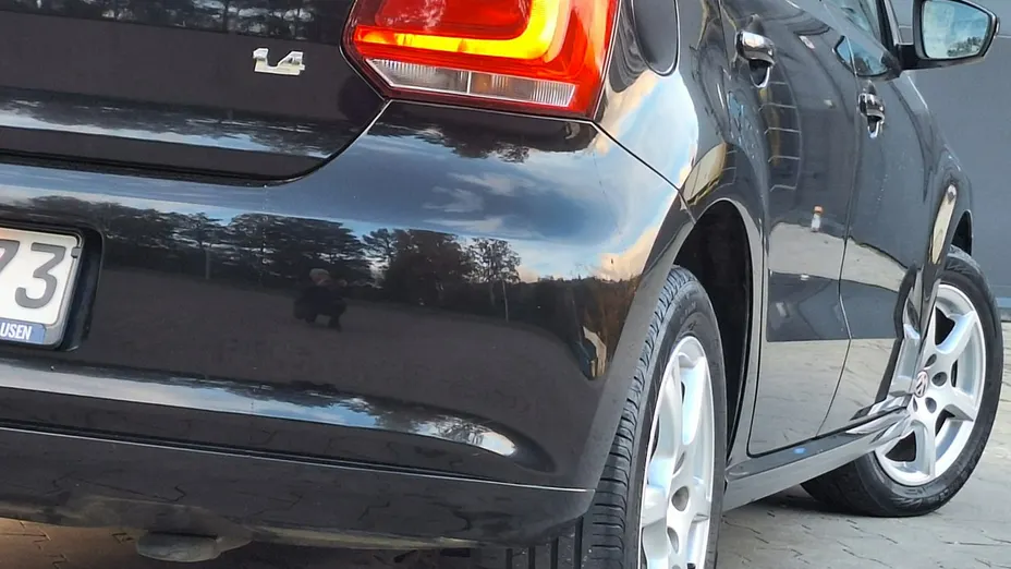 VOLKSWAGEN Polo -