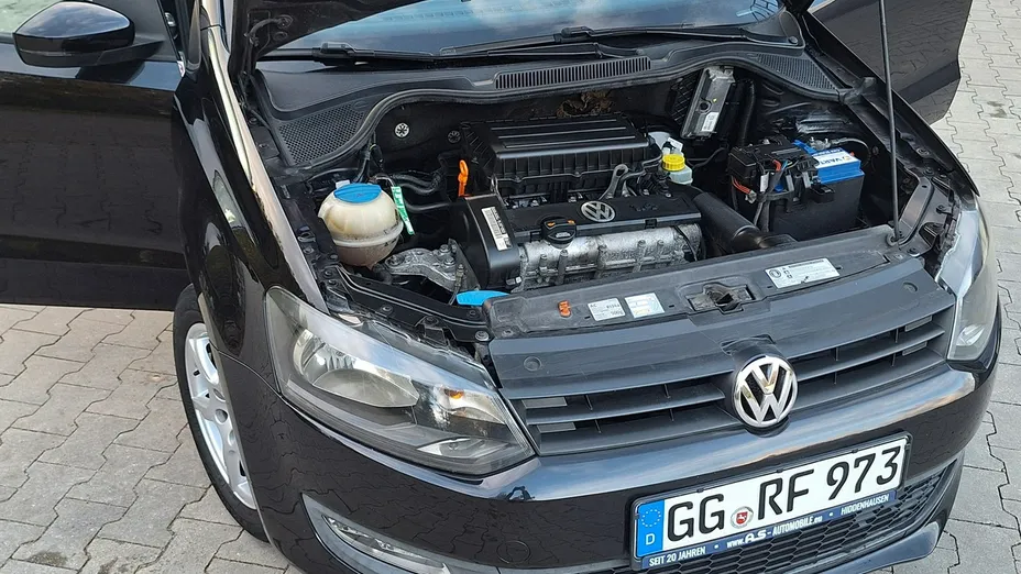 VOLKSWAGEN Polo -