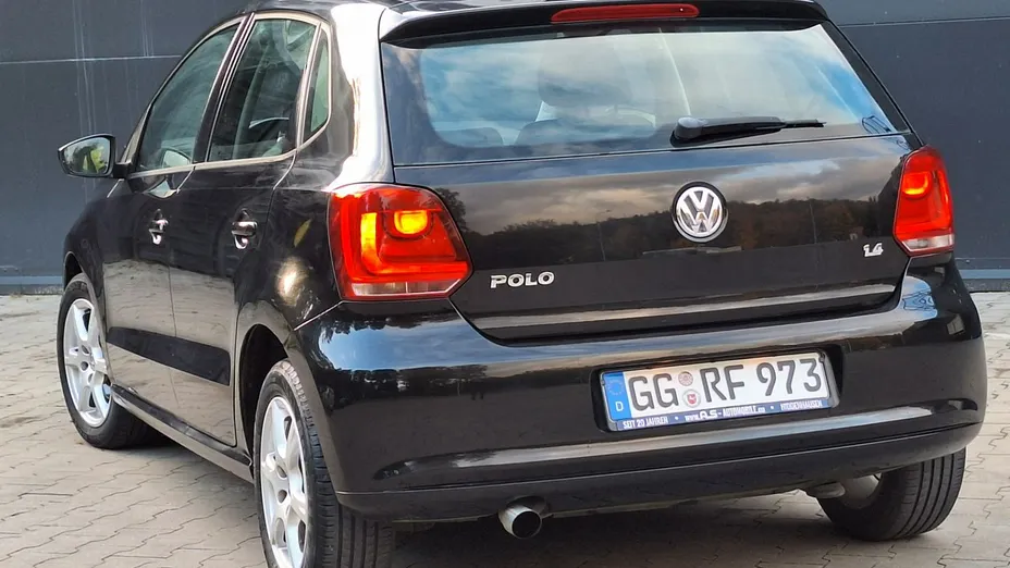 VOLKSWAGEN Polo -