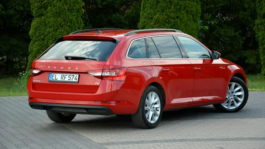 SKODA Superb -