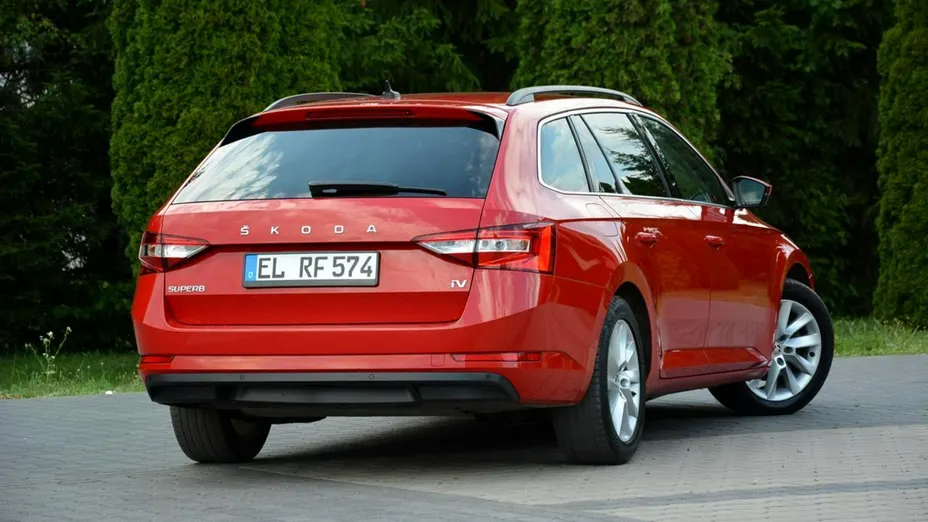 SKODA Superb -