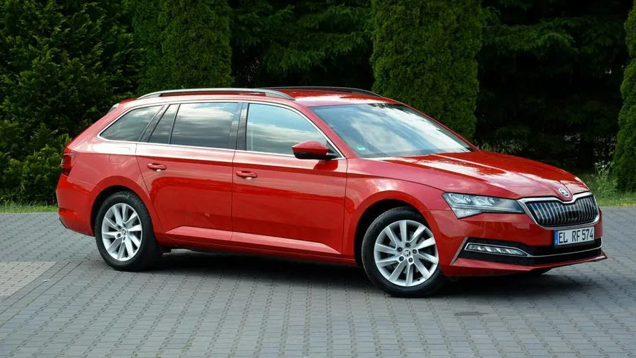 SKODA Superb -