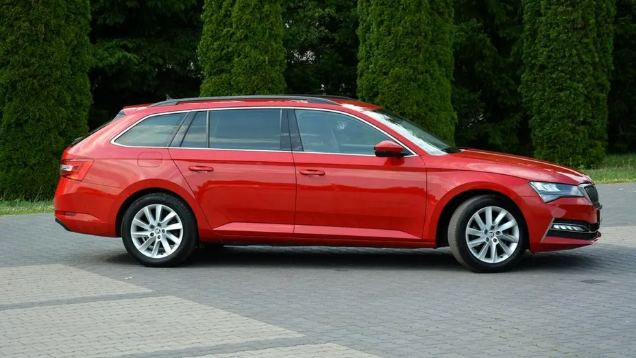 SKODA Superb -