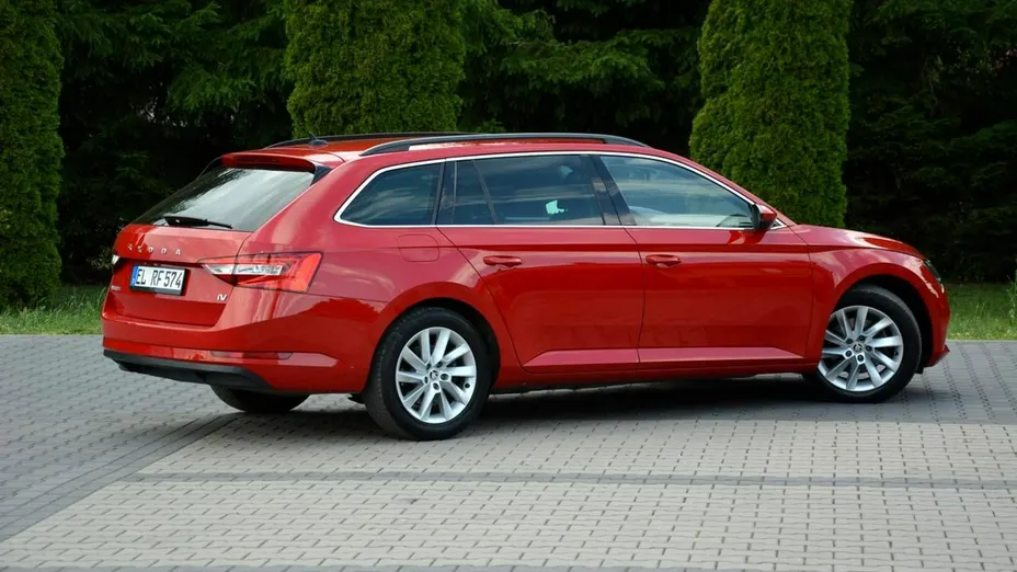 SKODA Superb -