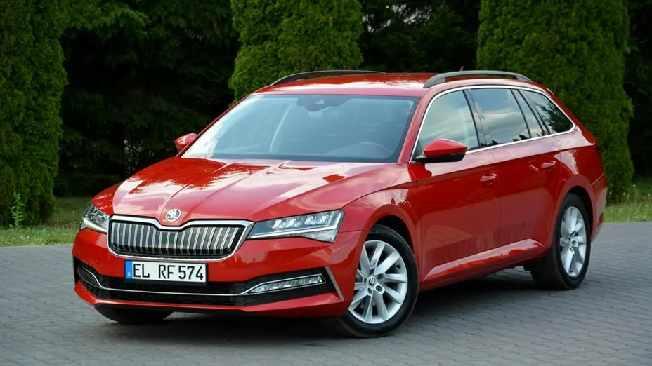 SKODA Superb -
