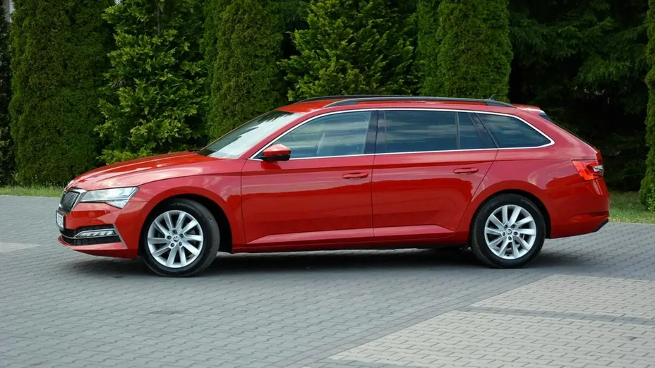 SKODA Superb -