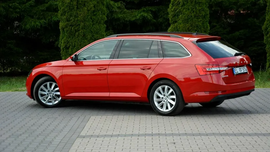 SKODA Superb -