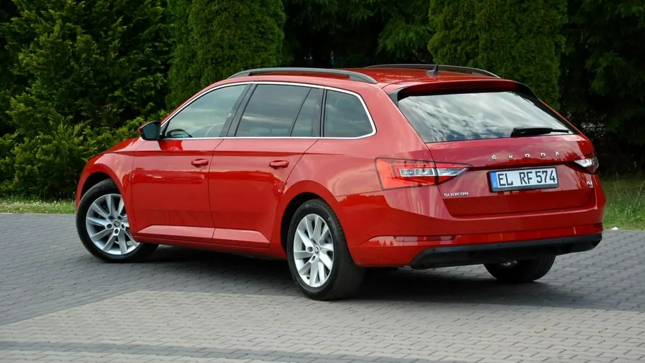 SKODA Superb -