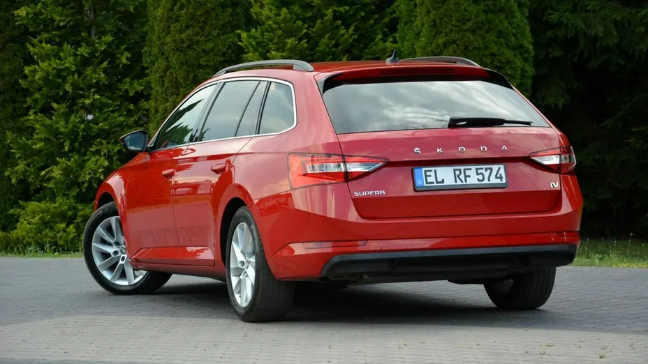 SKODA Superb -