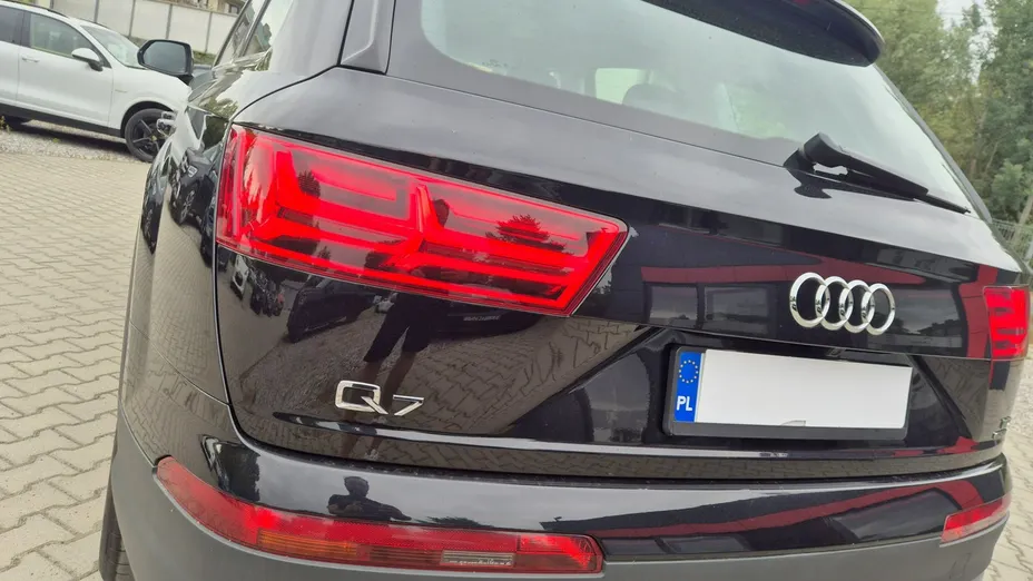 AUDI Q7 -