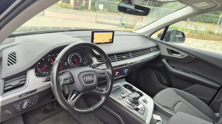 AUDI Q7 -