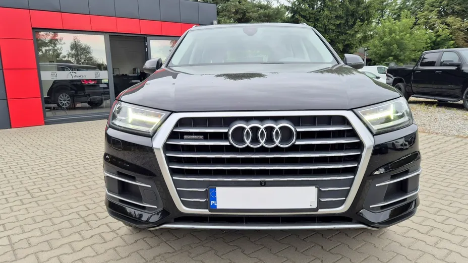 AUDI Q7 -