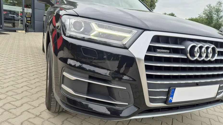 AUDI Q7 -