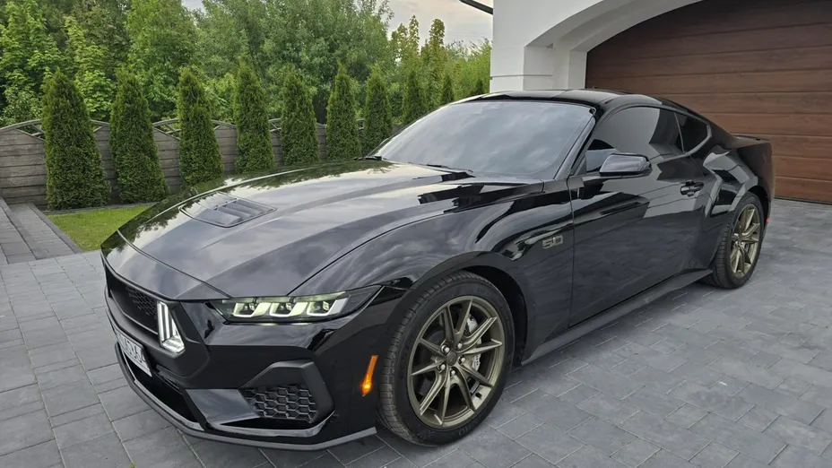 FORD Mustang -